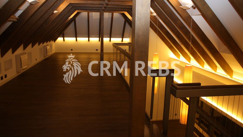 CLADIRE SPECTACULOASA IN DOMENII - Poză 1