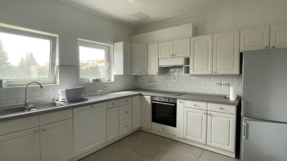 VILA SPATIOASA LA INCHIRIERE IN ZONA PIPERA LANGA SCOLI - Poză 3