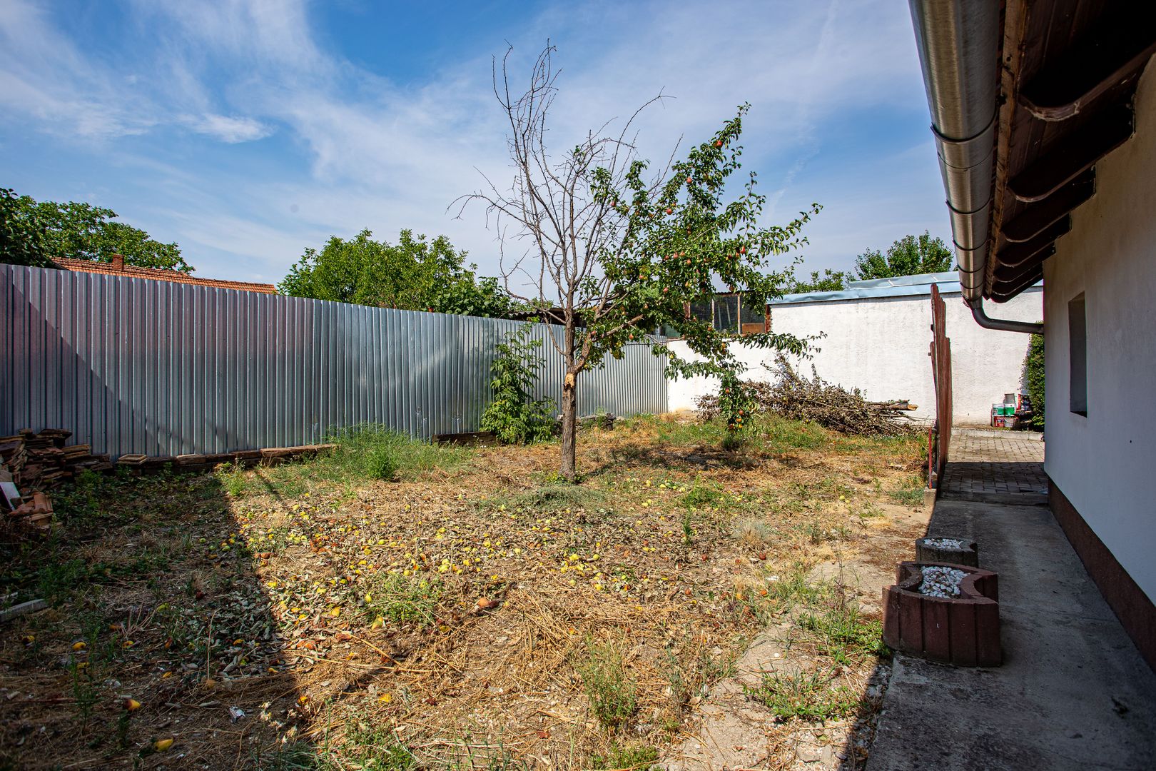 Casă cu 2 camere, renovată, în Bujac - Poză 9