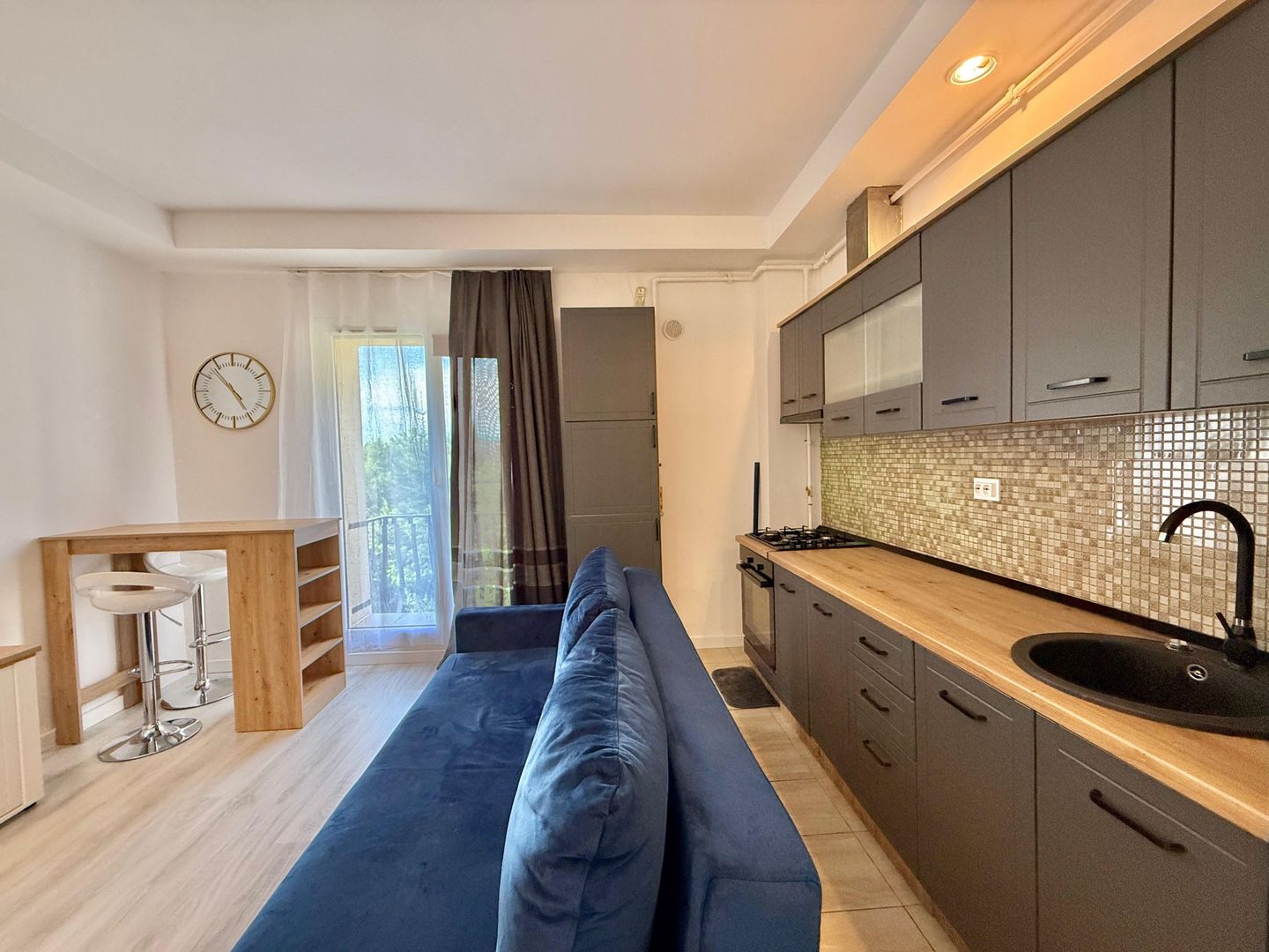 COSMOPOLIS - Apartament cu 2 camere tip studio, mobilat si utilat. - Poză 2
