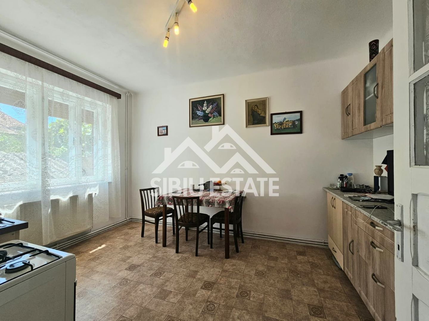 Casa Sibiu central 5 camere, 4 bai - Poză 8