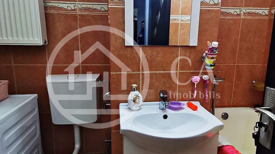 Apartament cu 4 camere de vanzare in Decebal, Oradea - Poză 4