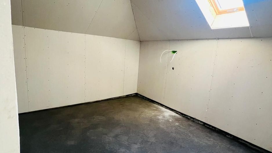 Casa noua ,  finisata cu 5 camere in localitatea Santandrei - Poză 9