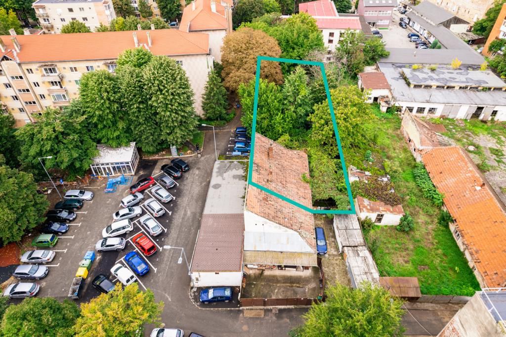 Teren cu casă în zonă ultracentrală - Poză 1