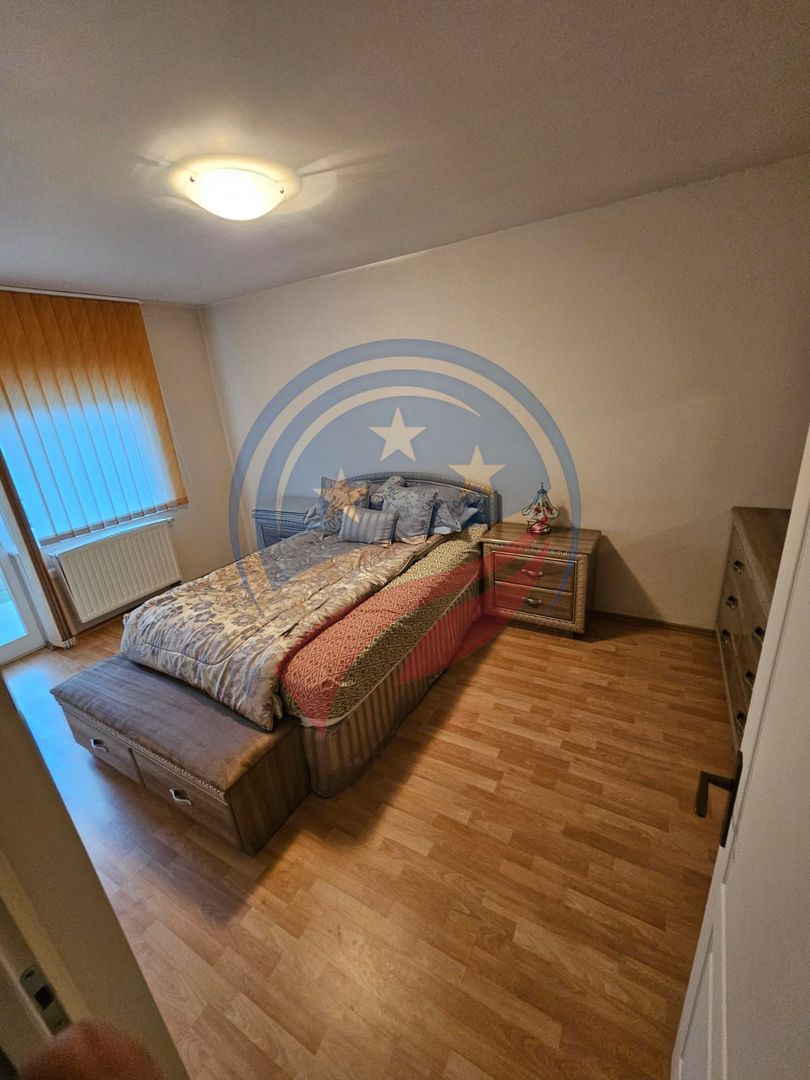 Vila superba cu cinci camere zona centrala - Poză 20