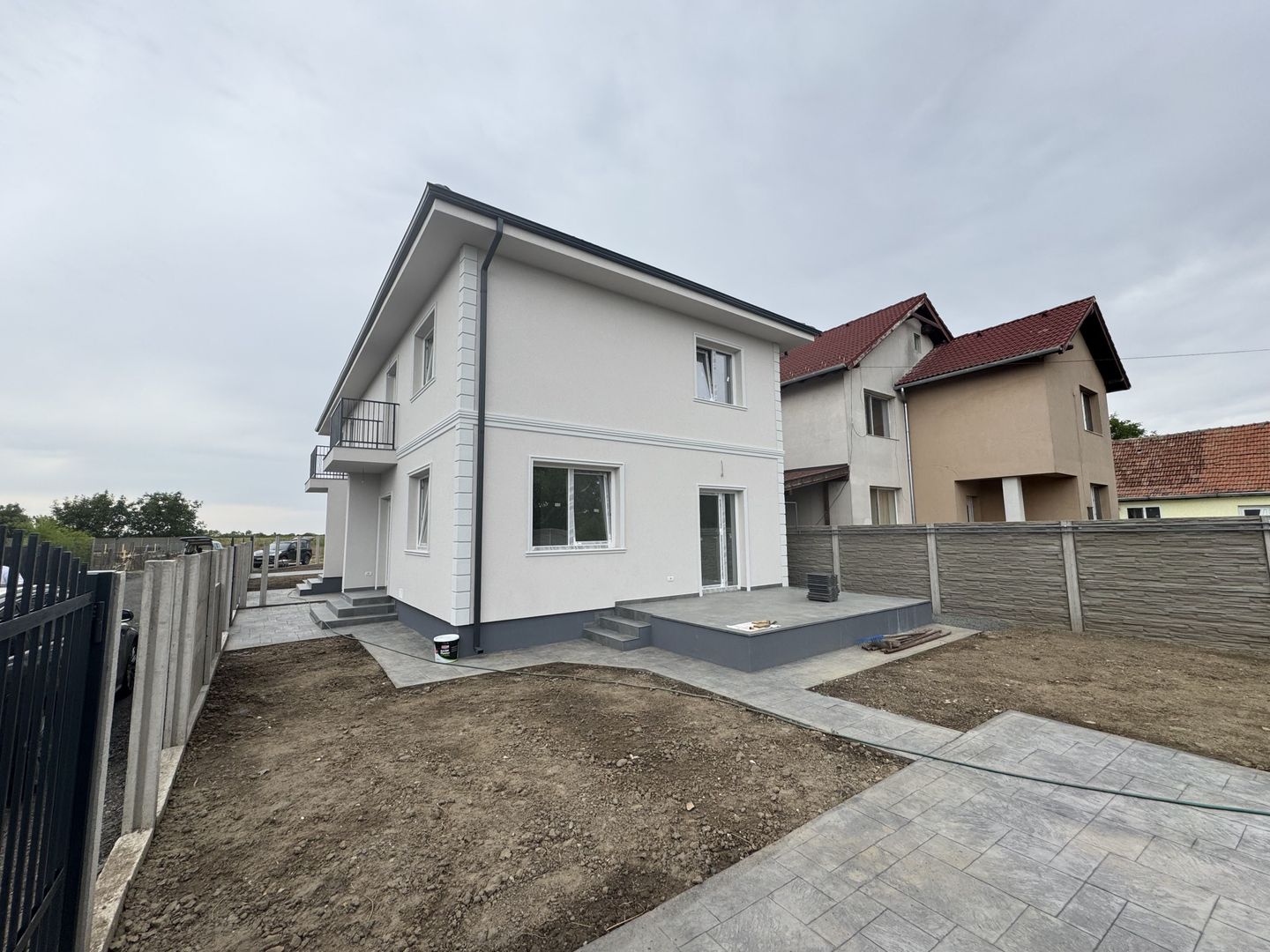 1\2 Duplex Utvin P+E,4Camere,2 Bai,Toate Utilitatile - Poză 4