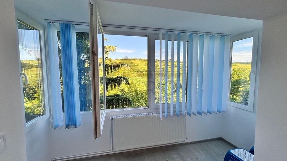 Vand apartament cu 3 camere - Poză 1