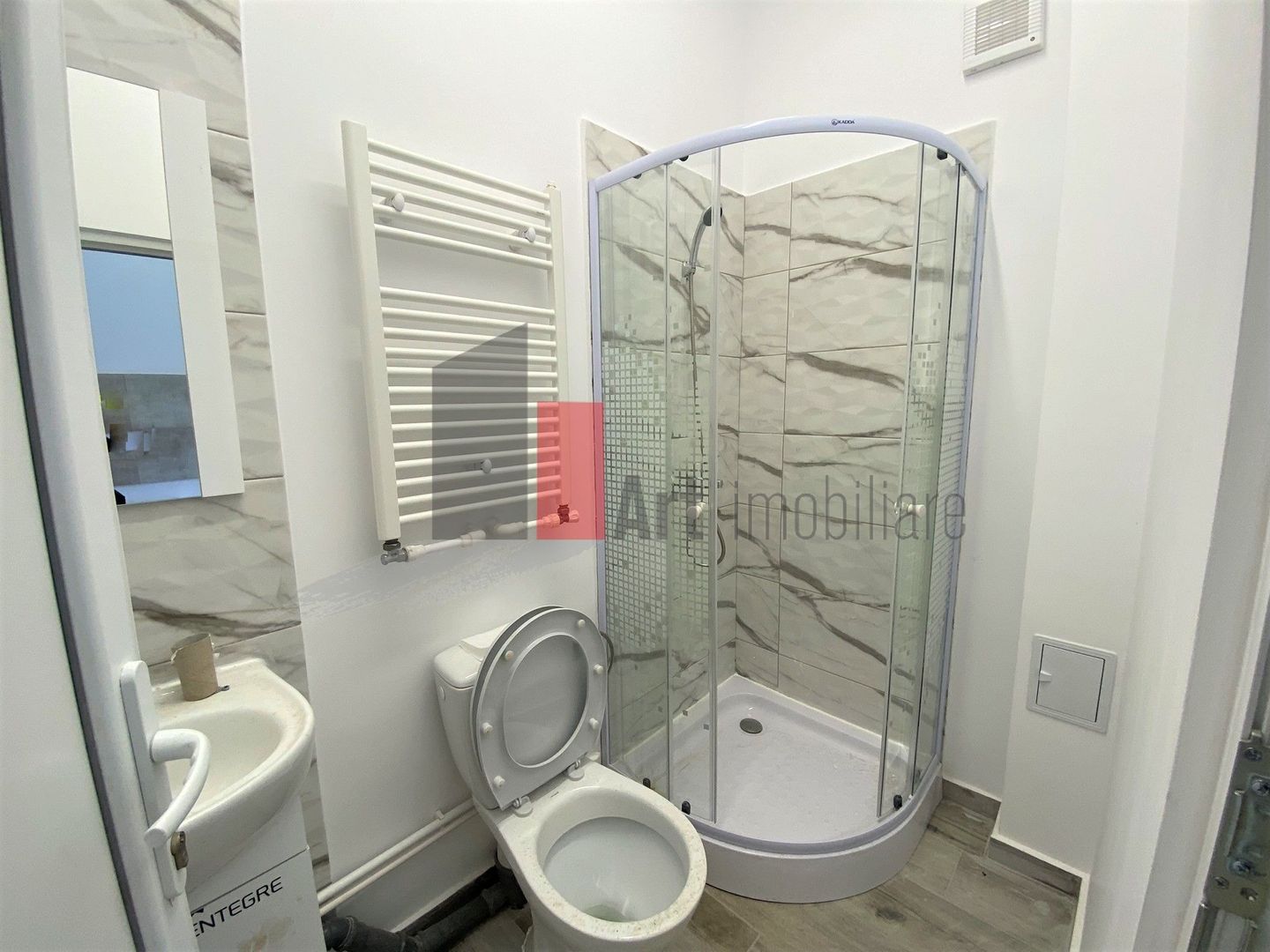 Garsoniera spatioasa in vila cu loc parcare | Zona Mosilor - Poză 5