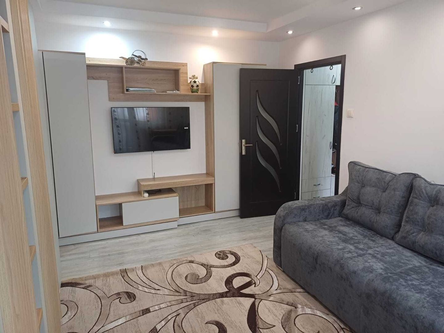 Apartament renovat 2 camere SD 40 mp Mircea Cel Batran 400 euro - Poză 3