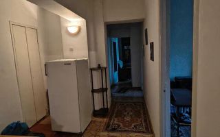 Apartament cu 3 camere ~ zona Pod/Rm. Sarat ~ etaj 2din4 - Poză 2