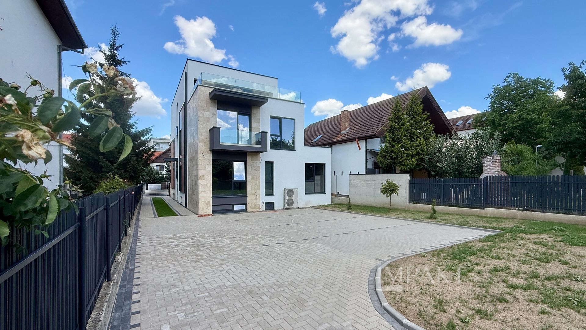 Apartament 3 camere cu terasa, într-o vilă boutique, Andrei Mureșanu! - Poză 1