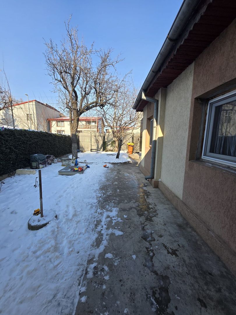 TEREN 300MP cu construcție existenta-Voluntari Str.Sihlea zona case - Poză 1