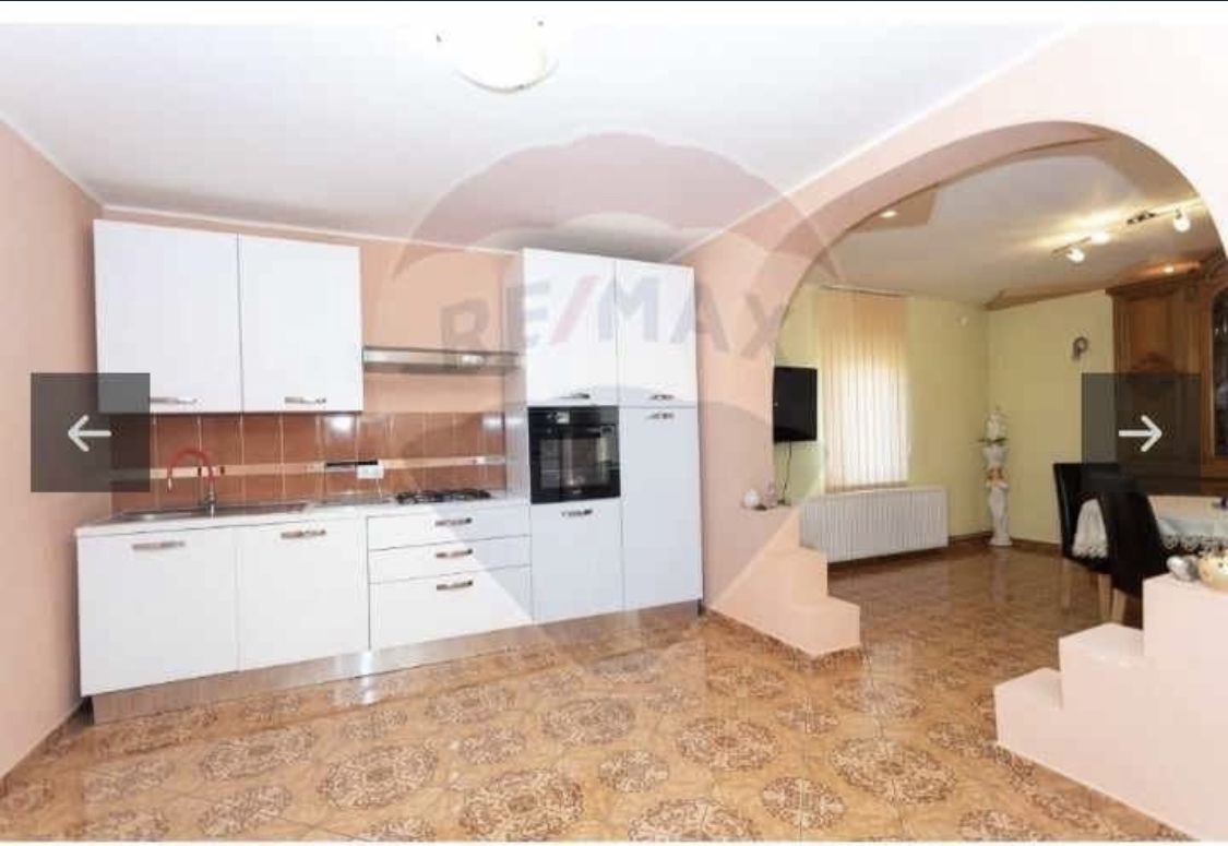 Casa/Vila 4 camere de vanzare - Poză 1