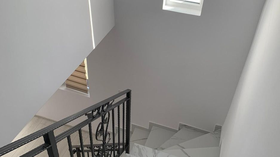 Calea Urseni – Giroc | Casă insiruita P+1 | Mobilată complet | 2 parcări - Poză 15