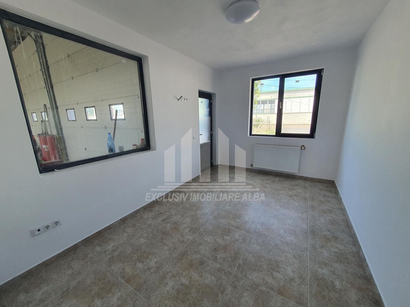 Hala industriala de vanzare la asfalt - Poză 1