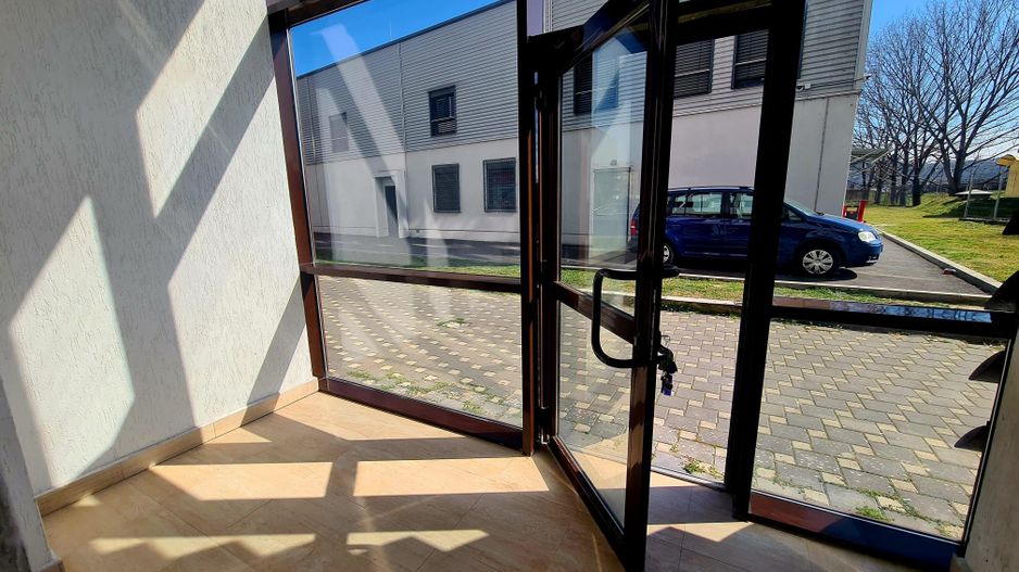 Spatiu de vanzare - Poză 4