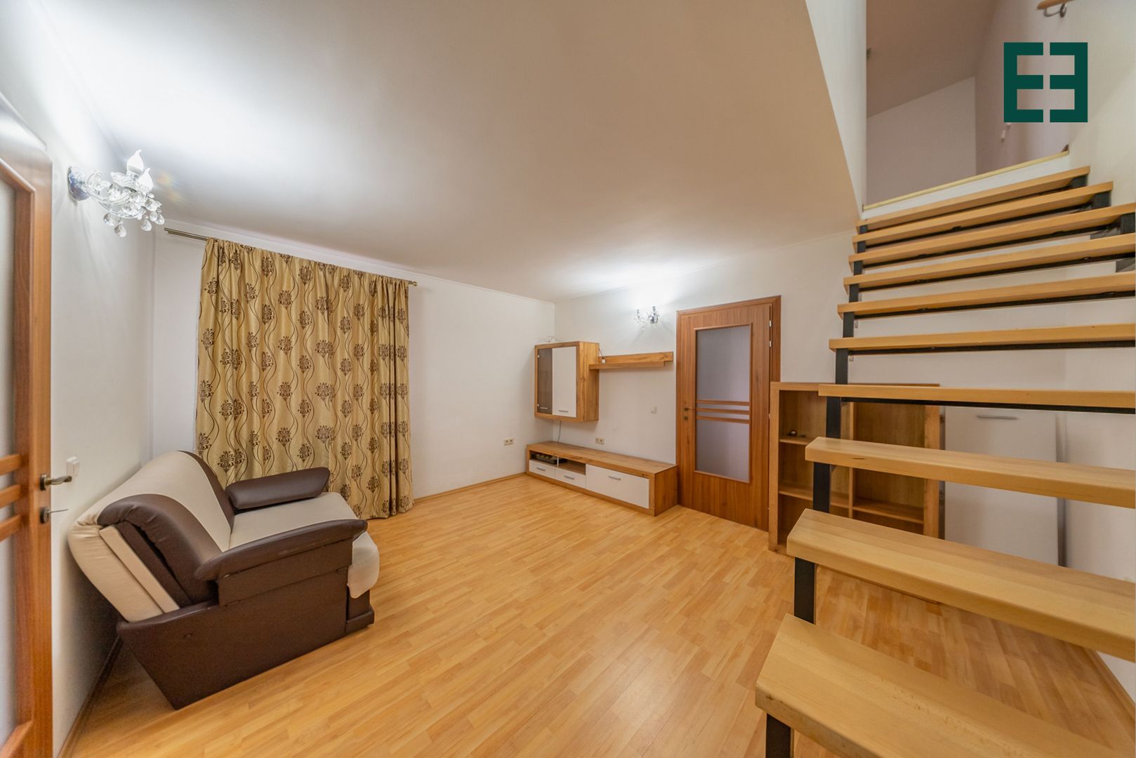 De închiriat - Apartament la casă cu 2 camere zona UTA - Arad - Poză 1