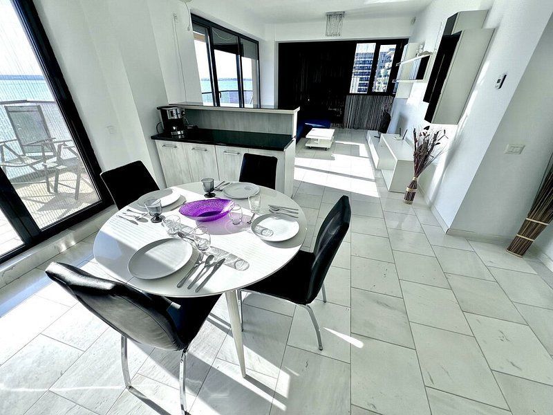 Apartament 2 camere Vila Sophia 1 - Vedere frontala la lac - - Poză 5