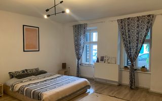 Casa single, cu 3 apartamente si garsoniera , regim hotelier-zona ultracentrala - Poză 1