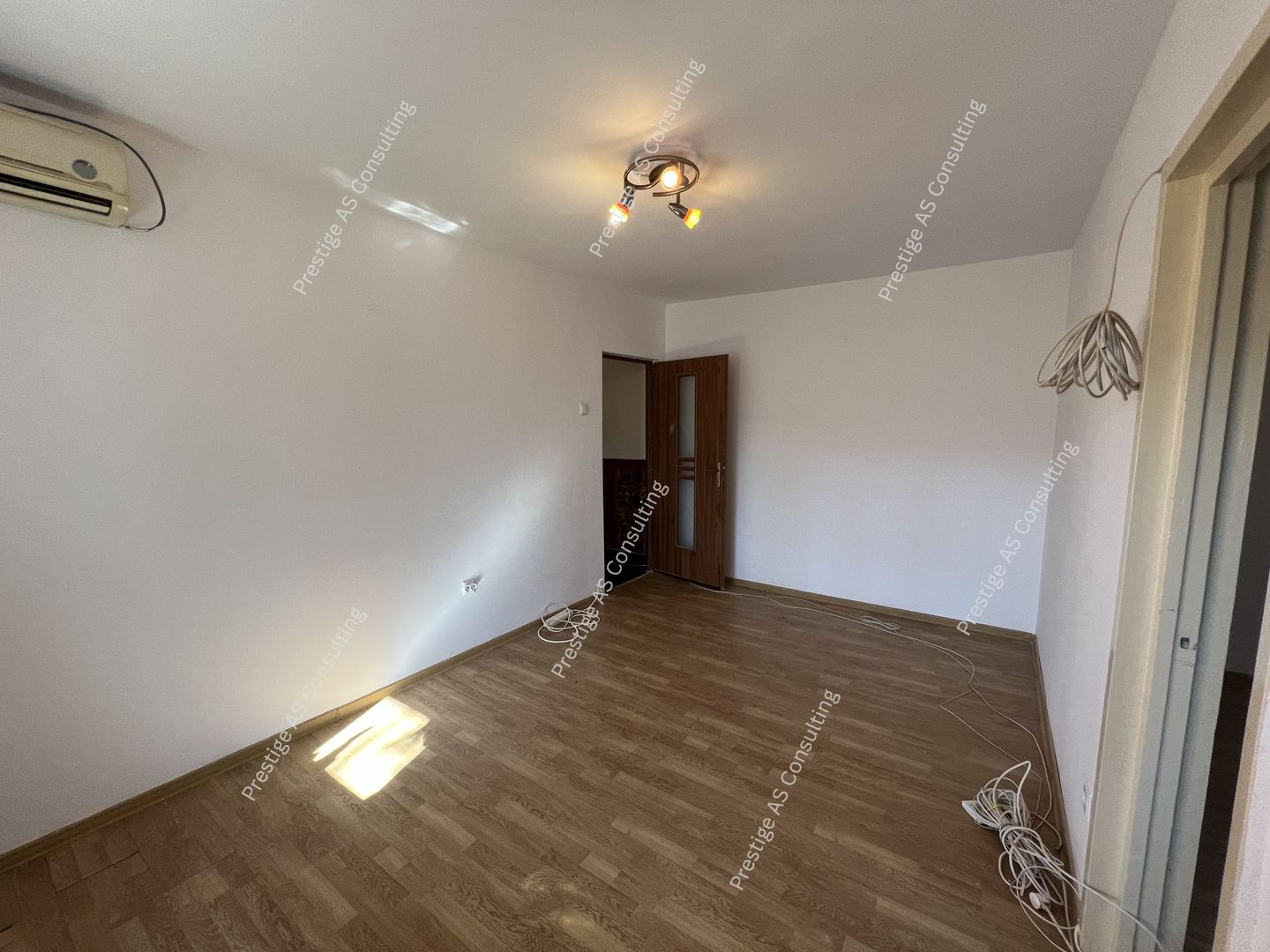 Apartament 2 Camere | Etaj 4/4 | Intrarea Umbroasa Dacia - Poză 1