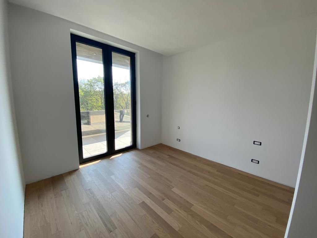 Apartament  Exclusivist de 4 camere spațios și luminos - Poză 12
