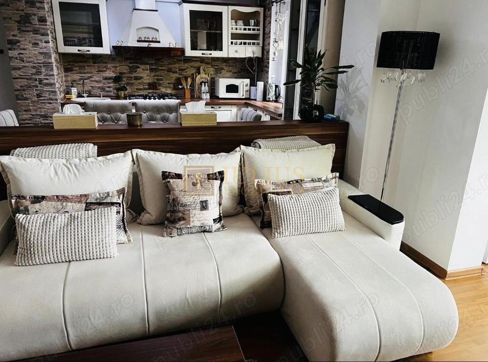 Central ,3 camere  , 2 dormitoare 2 bai , living cu bucatarie open  space - Poză 3