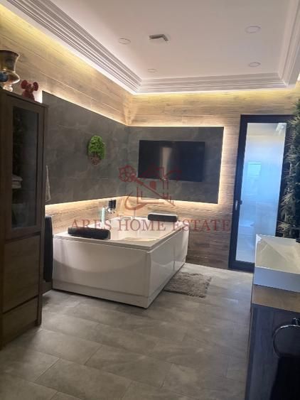 Vila deosebita cu piscina interioară - Poză 13