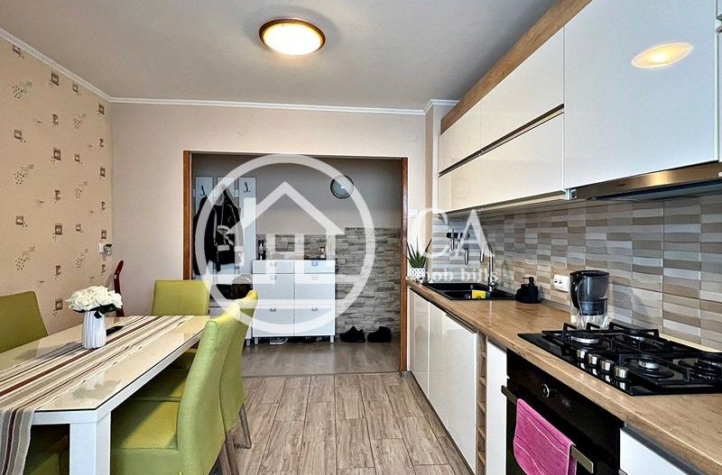 Apartament de vânzare cu 3 camere în zona Rogerius, Oradea - Poză 4