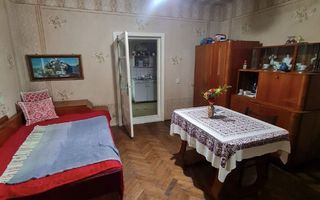 Casă cu teren de 1.000 m² – utilități complete, ideală pentru renovare - Poză 4