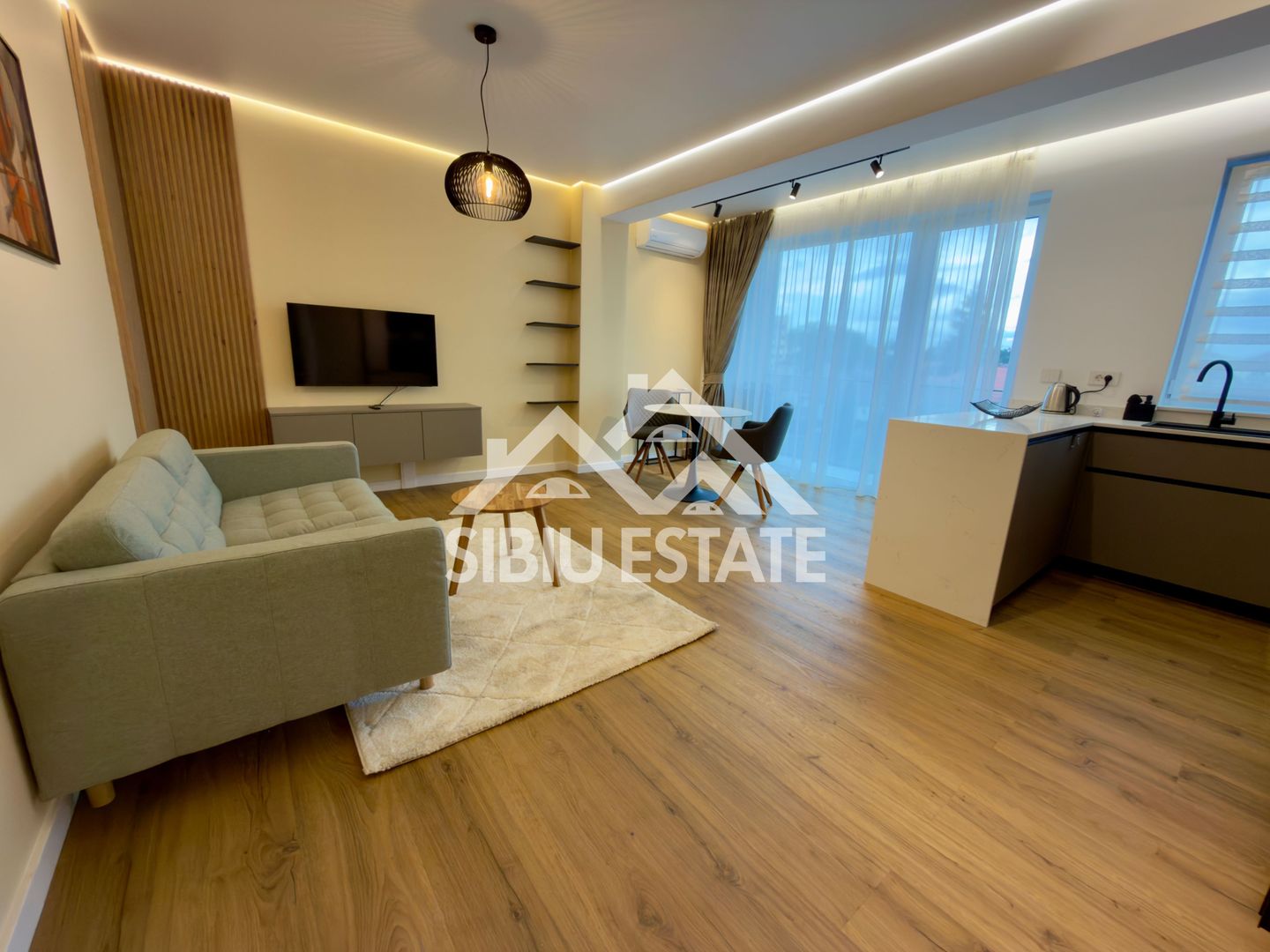 Apartament central finisare premium parcare subterana imobil nou - Poză 1