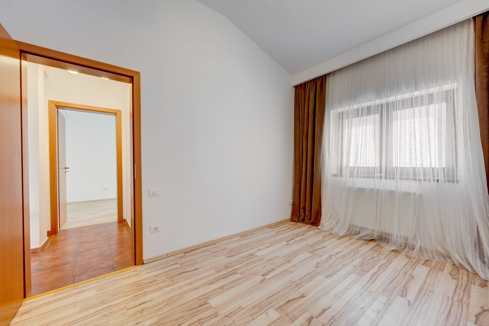 2 Vile individuale in Paradisul Verde P+M, caramida, ideal familii - Poză 12