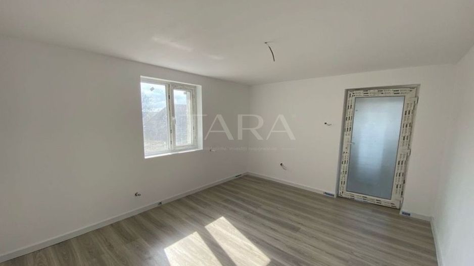 Casă renovată cu teren generos, la intrare în Ciurila. - Poză 4