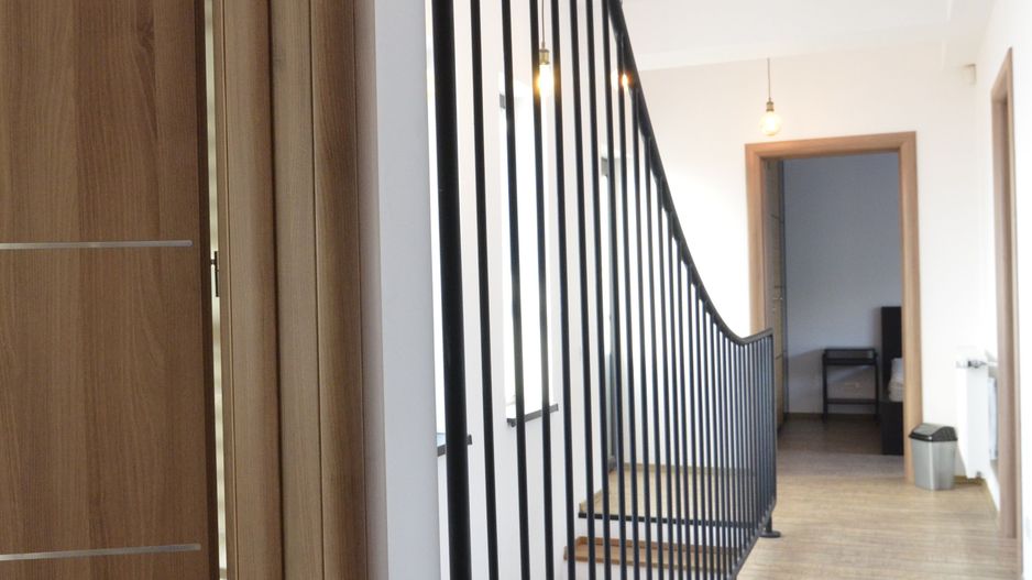 Inchiriem vila spatioasa singur in curte zona Tunari - Poză 28