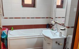 Apartament de vânzare - 4 camere, Strada Tecuci, Bloc Vega - Poză 6