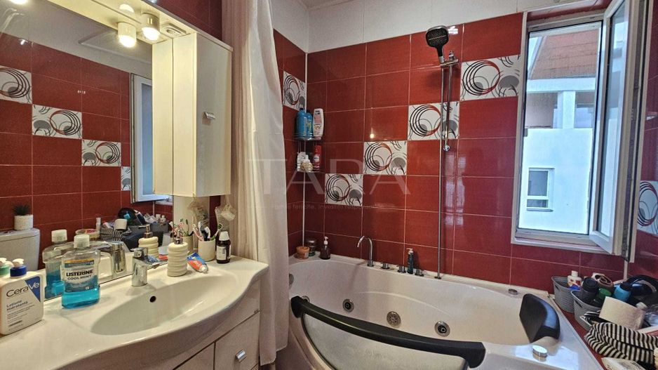Apartament modern cu terasă generoasă și priveliște superbă. - Poză 5