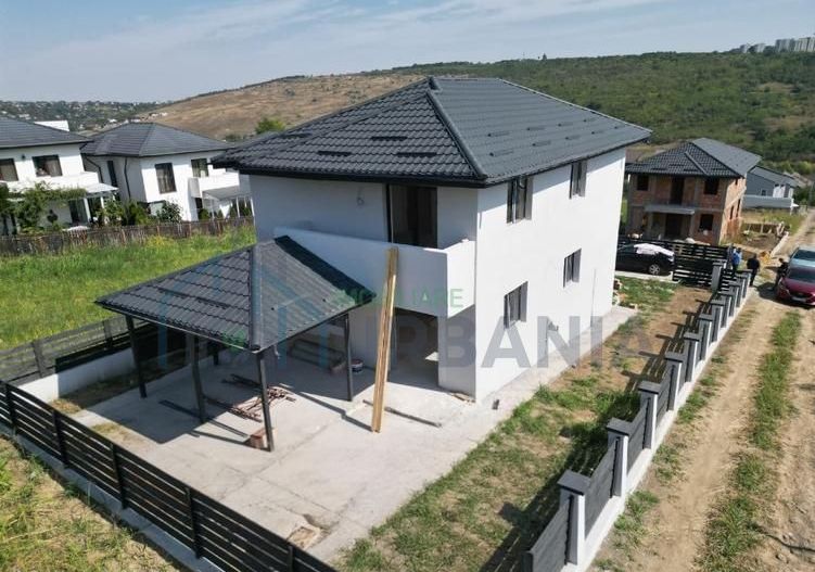 Casă de vânzare în Rediu - Poză 1