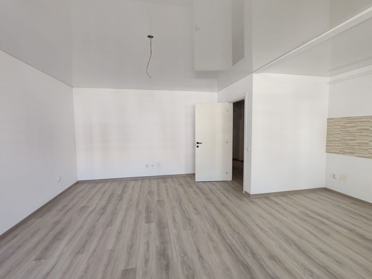 Apartament NOU 3 camere 89 mp Copou 145000 euro tva inclus - Poză 2