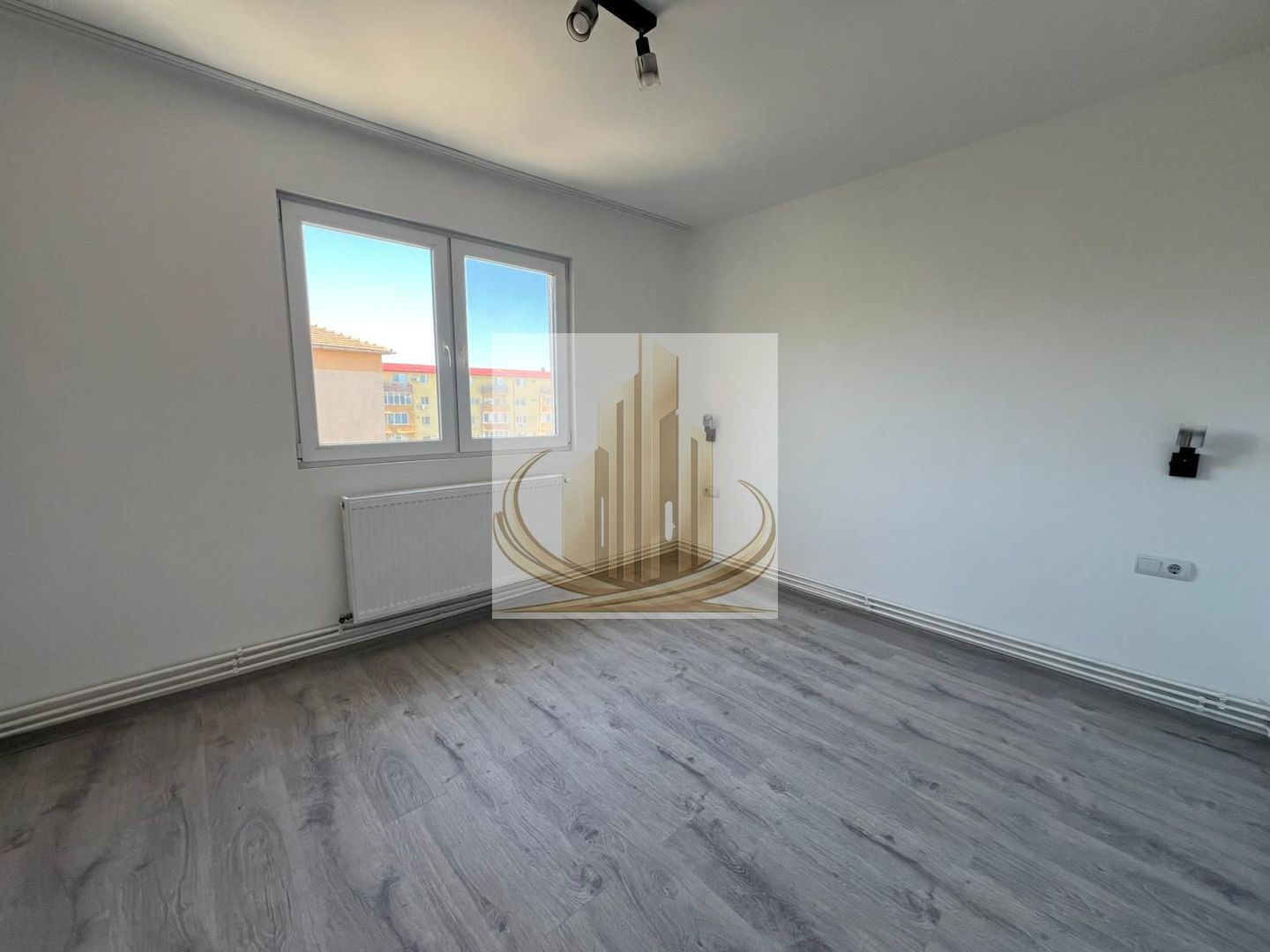 Ap 2 cam| Renovat integral | Etaj Intermediar | Shopping City | Turist - Poză 2