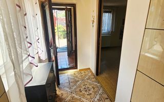 🏡 Casă spațioasă cu 9 camere în Strejnicu – pentru locuință, birouri - Poză 39