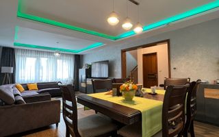 Casă de tip triplex la vânzare 6 camere /Șelimbăr /Secția 1 de Poliție - Poză 1