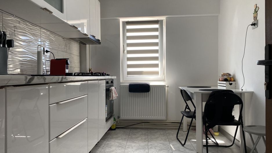 Compartimentare decomandata! Vanzare apartament cu 3 camere-Micro 11 - Poză 8