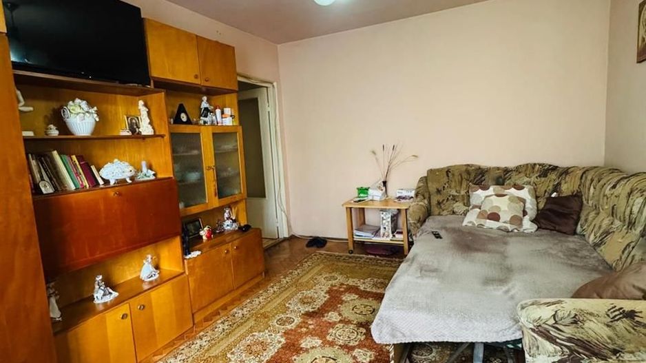 Apartament 2 camere semidecomandat Razboieni - Poză 1