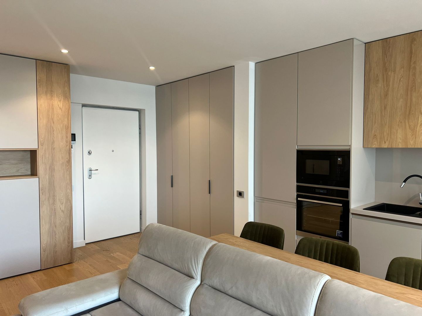 Apartament de inchiriat cu 2 camere Aviatiei Tower - Poză 2