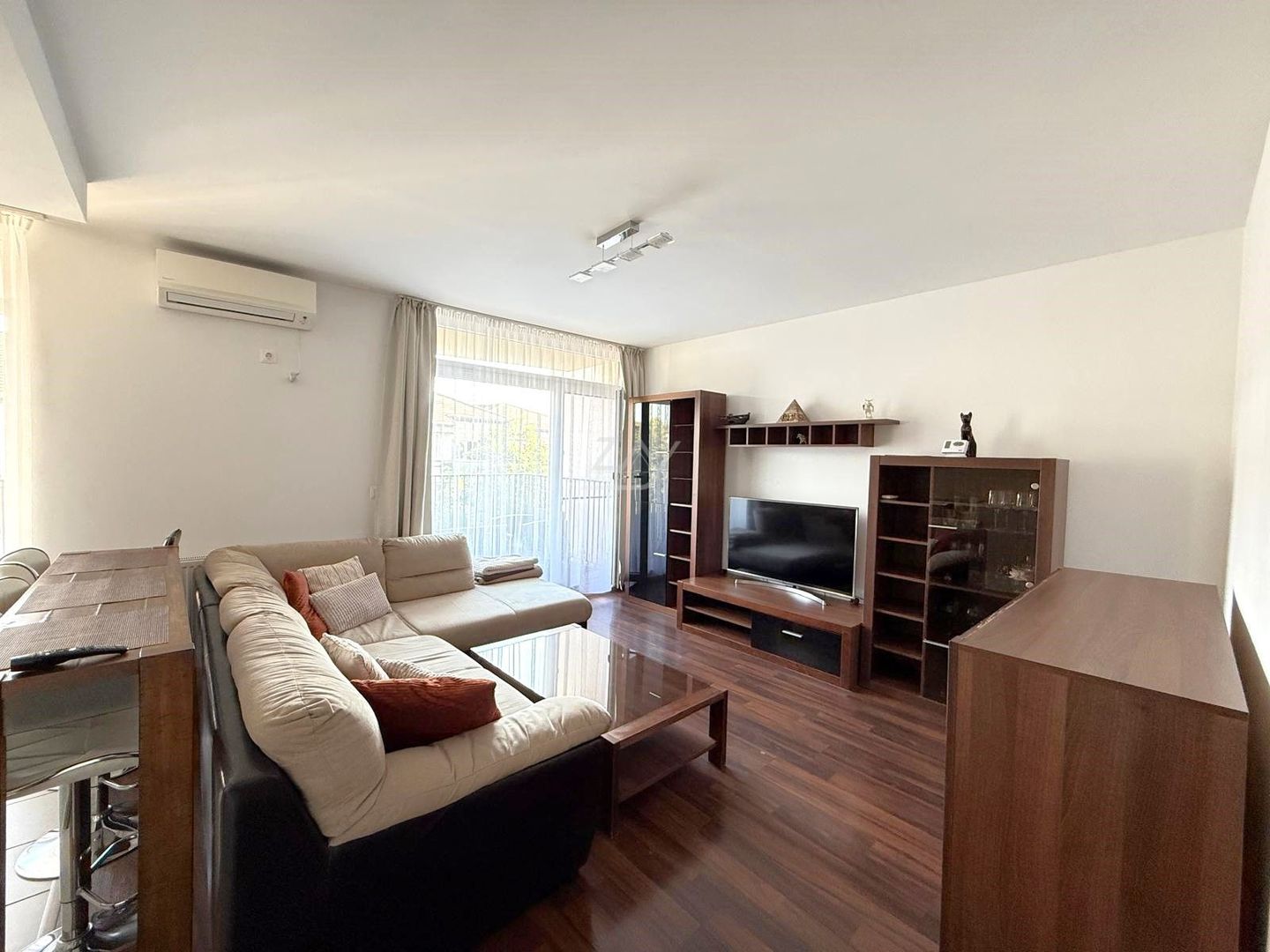 Complex Uranus. Balcon mare. Loc de parcare subteran. - Poză 3