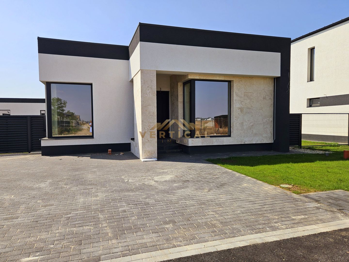 Casa parter cu 4 camere - comuna Berceni - Poză 2