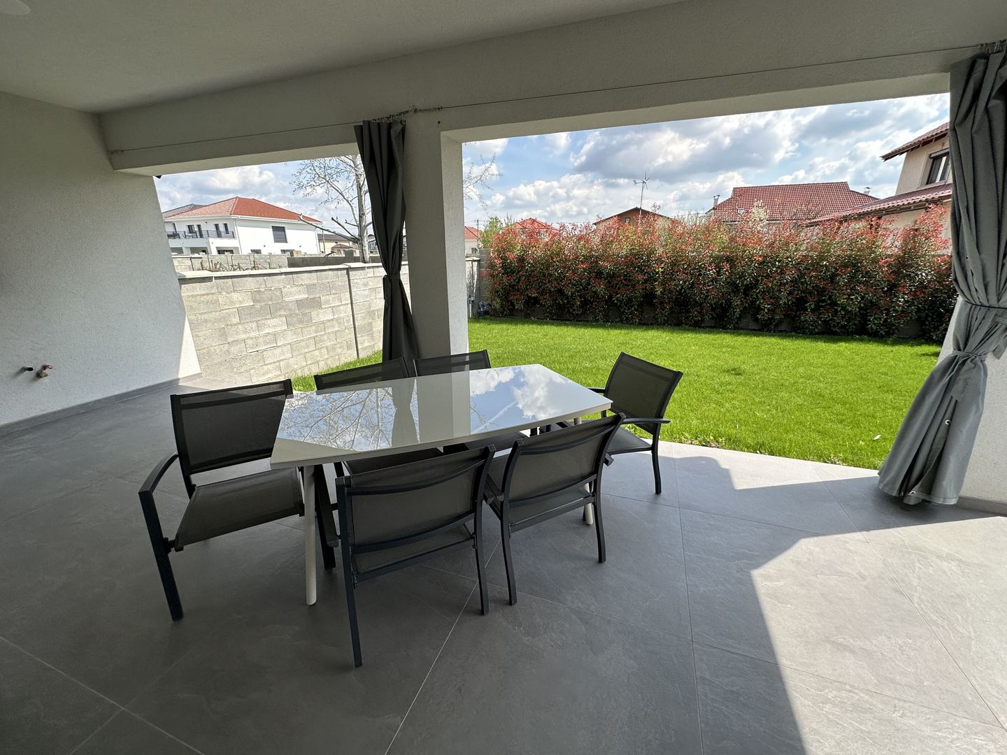 Duplex despărtit  prin garaj zona Ikea - Poză 2