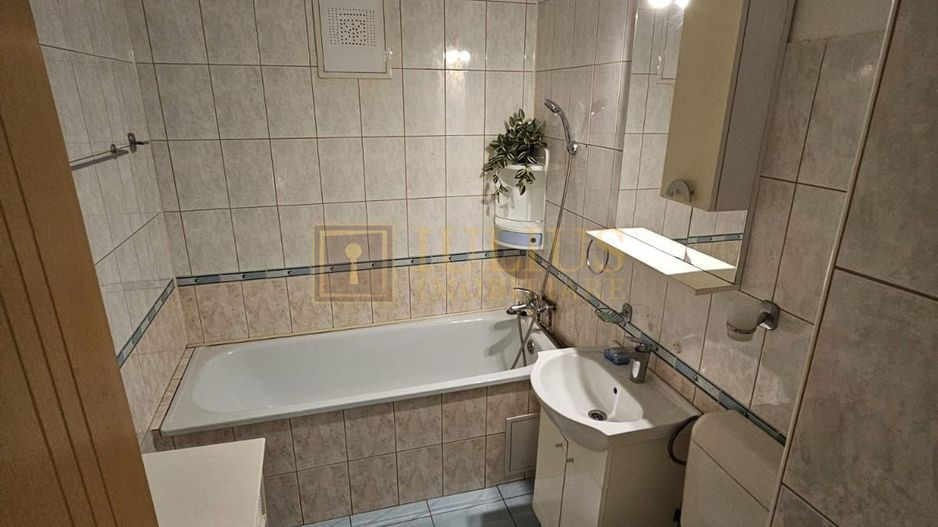 Parter inalt,  centrală proprie- in spate la Hotel Strelitia - Poză 11