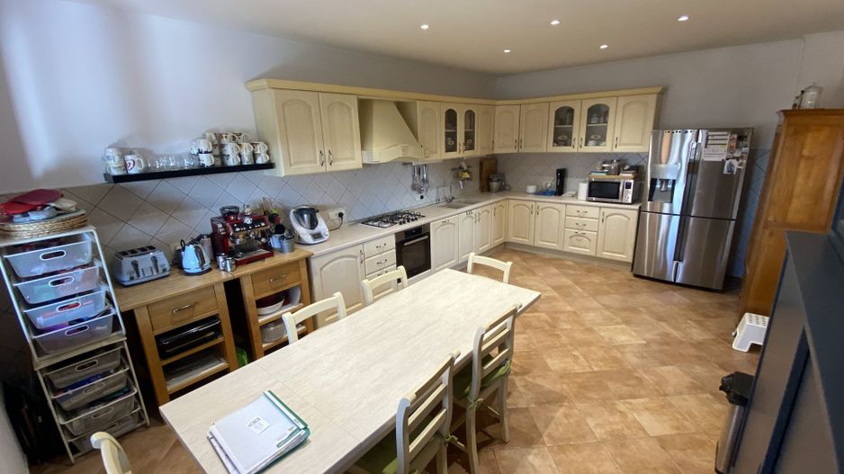 VILA  - ARADULUI. -British - Poză 2