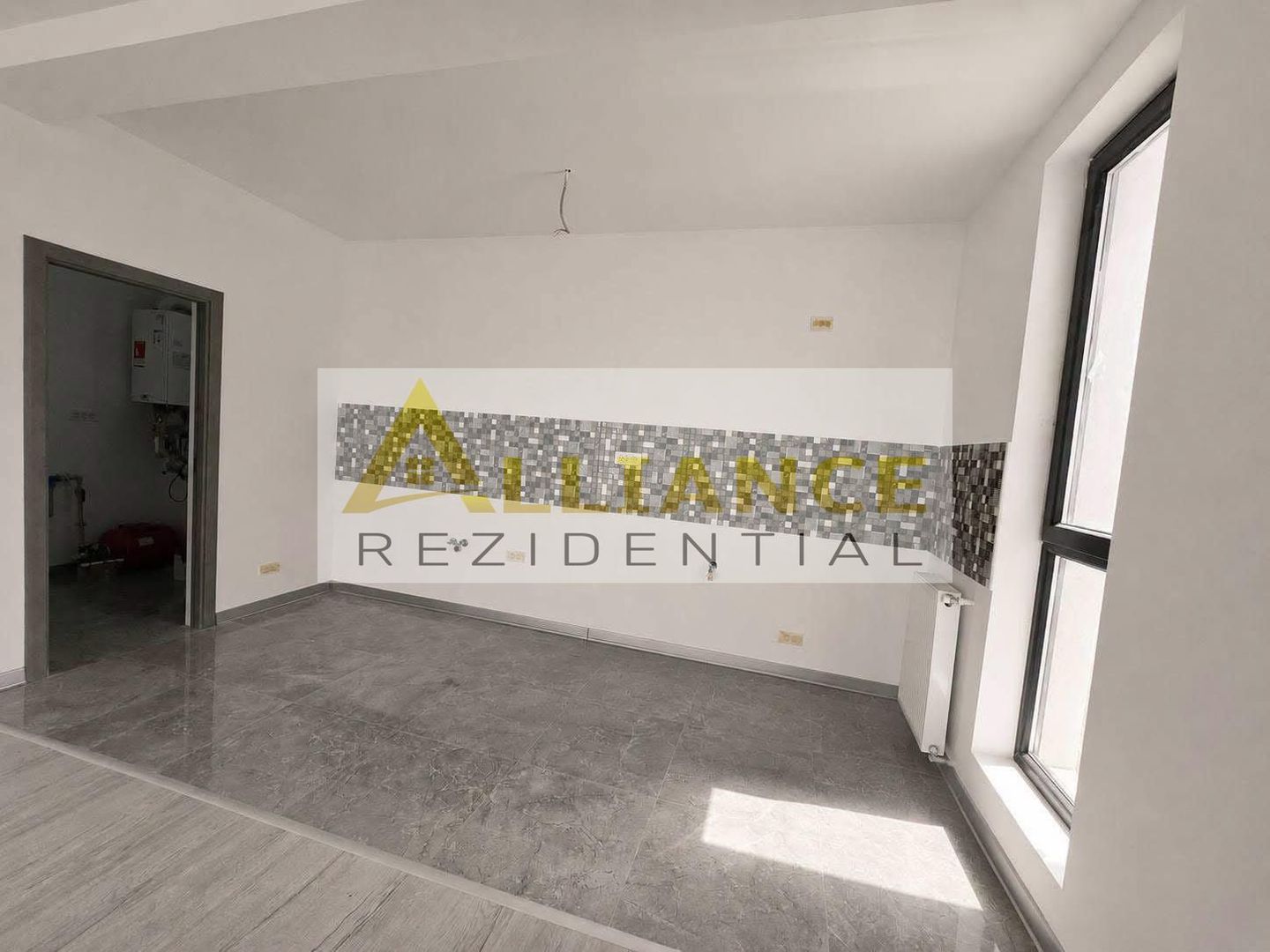 Casa - 444mp teren - 4 camere- cartierul nou -154.990 euro - Poză 5