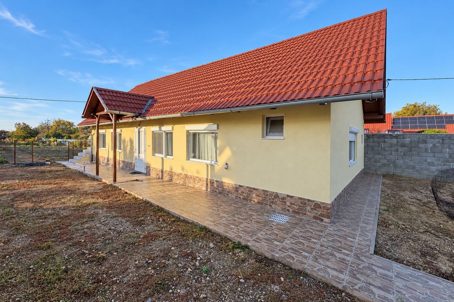Casă pe parter, cu teren de 1.280 mp și foișor închis – Covăsânț, Arad - Poză 1